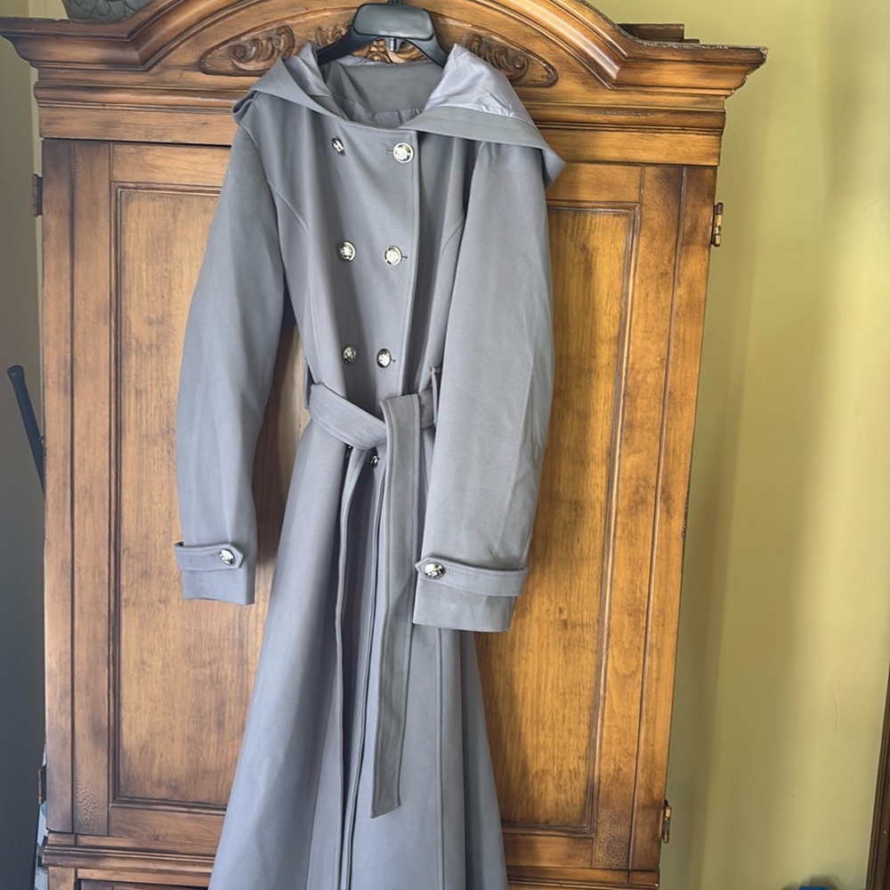 Beautifully long gray coat